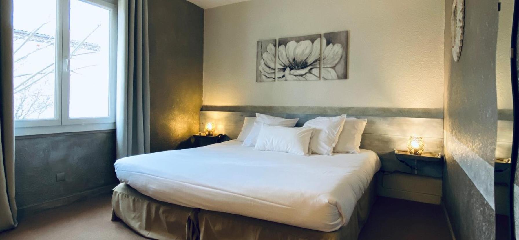 Logis Hotel Medieval, Montelimar Nord Rochemaure ภายนอก รูปภาพ